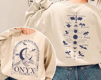 Onyx Storm PNG de dos caras, Consigue tu ropa de cuero. Tenemos dragones para montar. DISEÑO, Serie Fourth Wing, Regalo de Jinetes de Dragones, Mercancía de Iron Flame.