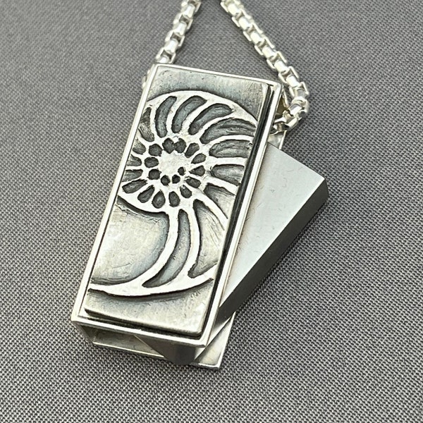 256 GB USB flash drive necklace - Nautilus