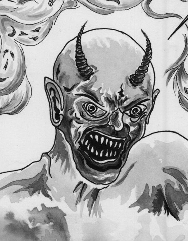 Peut inclure: Une illustration &agrave; l'encre noire et blanche repr&eacute;sentant une cr&eacute;ature &agrave; cornes avec une large bouche ouverte r&eacute;v&eacute;lant des dents pointues. La figure a des yeux hypnotiques en spirale et des oreilles pointues, entour&eacute;e de motifs de fum&eacute;e abstraits.
