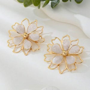 Flower earrings - women&#39;s gift - boho chic style earrings - flower jewelry - Mother&#39;s Day gift - elegant jewelry