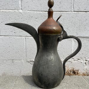 Cafetera Dallah antigua de latón y cobre de Oriente Medio