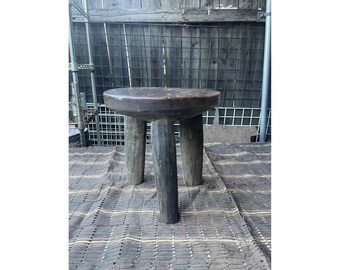 Taburete Senufo africano vintage con asiento de madera tribal hecho a mano.