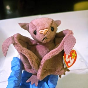 RARE Batty Ty Beanie Baby - Rare Vintage Collectable Pristine Condition Beanie Babies- with tag errors, extremely rare collectibles.