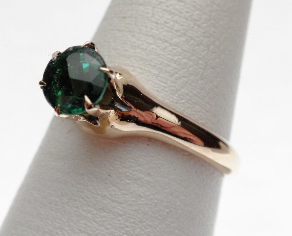 10 KT Synthetic May Green Solitaire Ring - image 2