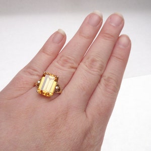 10 kt Synthetic November and CZ Cocktail Ring 1960s image 5