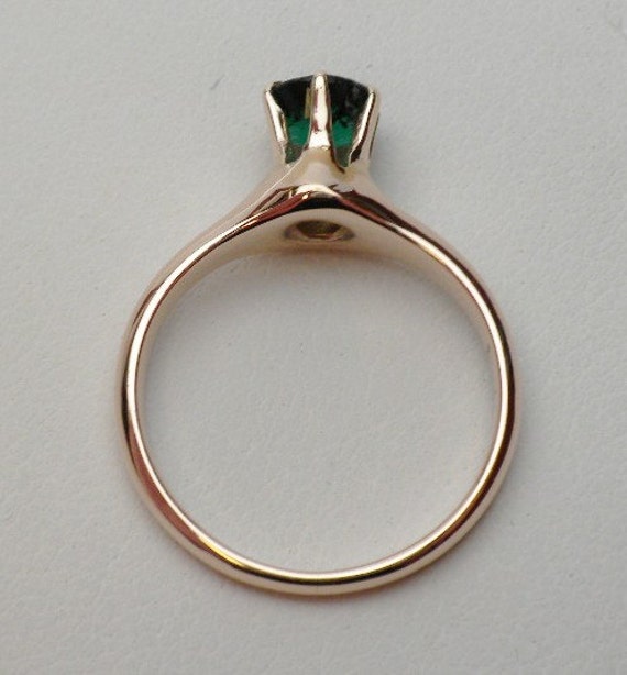 10 KT Synthetic May Green Solitaire Ring - image 4