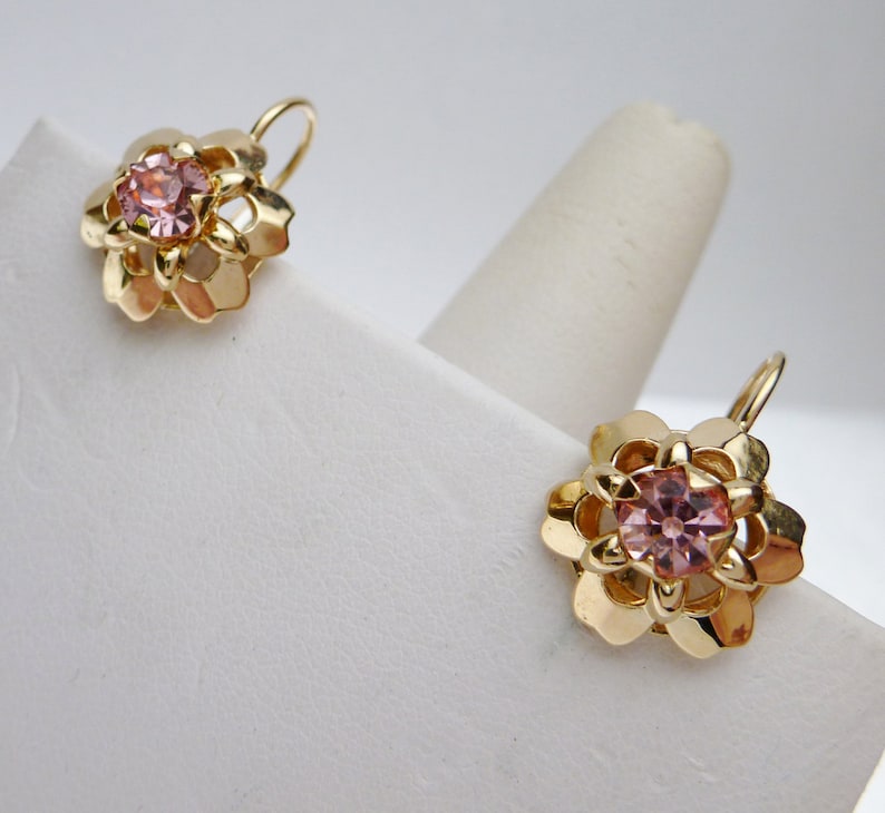 14 kt Pink Synthetic Stone Flower Lever Back Earrings image 1