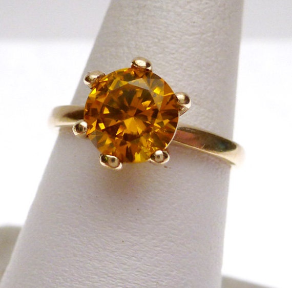 10 kt November Synthetic Birthstone Solitaire Ring
