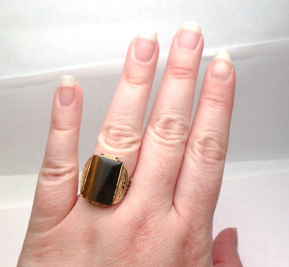 10 kt Tiger Eye with Greek Key Sides Ring 1950s Y… - image 5