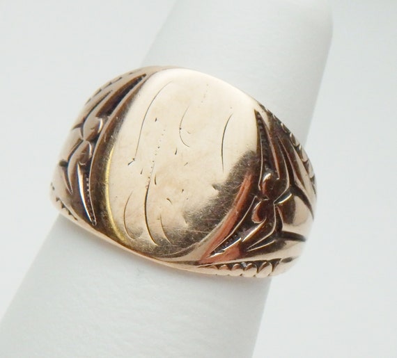 10 kt Carved Oval Signet Ring Yellow Gold 1900s - image 1