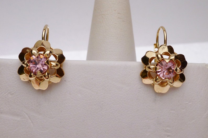 14 kt Pink Synthetic Stone Flower Lever Back Earrings image 2