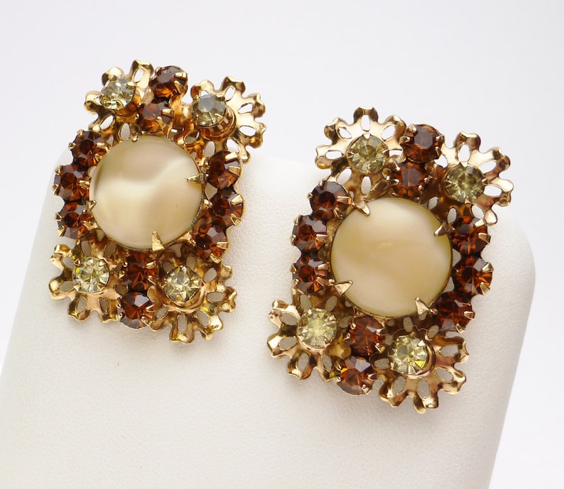 Delizza /& Elster Juliana Cream Mopnstone with Brown and Light Green Rhinestones Demi Parure 1950s Bracelet and Earrings Set Gold Tone