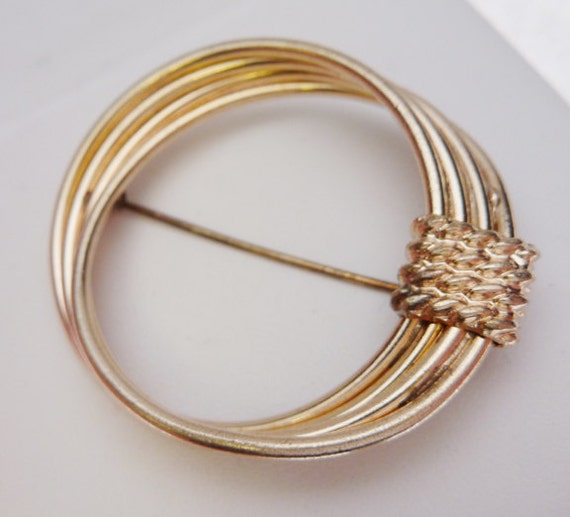 Circle Outline Wire Brooch Gold Filled - image 1