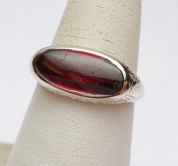 14kw Cabochon Garnet Carved Art Nouveau Ring 1900s - image 1