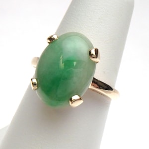 14kt Jadeite Solitaire Ring Yellow Gold 1950s