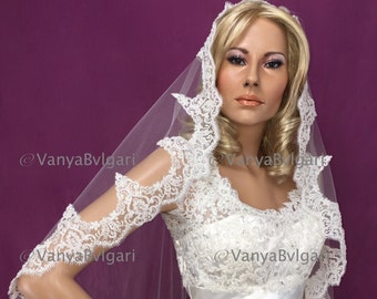 Beaded lace veil in fingertip length  Spanish wedding veil, Classic  bridal veil, Lace veil Mantilla for Catholic wedding
