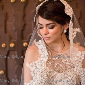 Cathedral lace veil Mantilla in Spanish classic style, Lace veil with beaded lace edge design in Champagne Cream color, Wedding alencon veil image 1