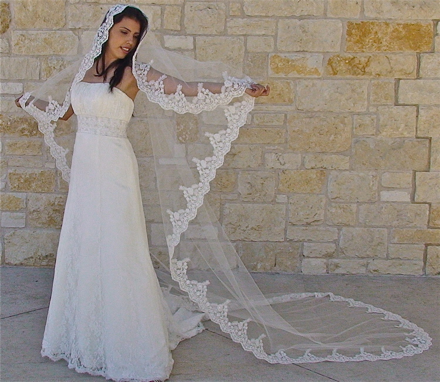 TRICIA Mantilla Wedding Veil, Cathedral Mantilla Wedding Veil, 1 Tier  Cathedral Mantilla Lace Veil,lace Mantilla Veil in Cathedral, Lace 