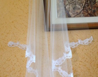 Lace veil in single tier with raw sides, beaded lace veil with one layer, classic lace veil with elegant lace edge