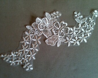 Flower appliques in ivory, Off-White trim applique  for craft projects and  wedding veil