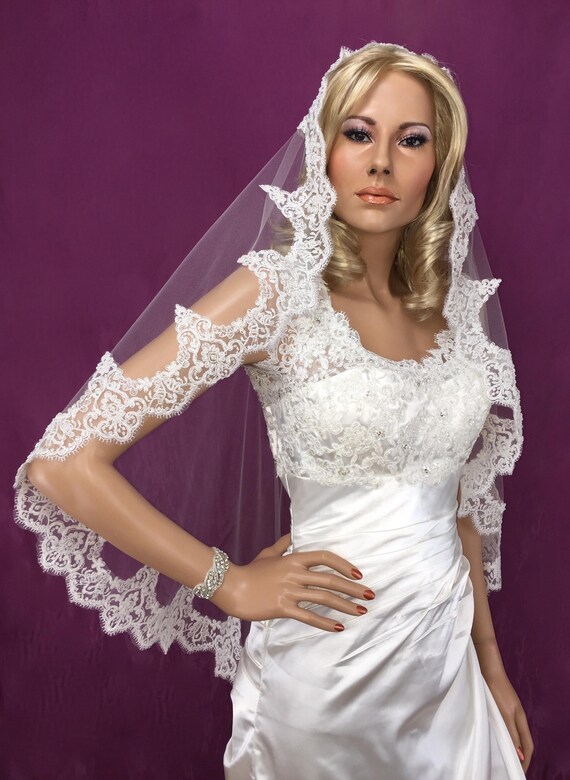 Luxurious Fingertip Veil - Mantilla Bridal Veil With Beaded  display picture 2