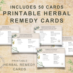 Può includere: Una raccolta di 50 schede di rimedi erboristici stampabili. Le schede presentano ricette per olio per l'orecchio, miscela di supporto per il sonno, tonico per il potenziamento immunitario, sollievo dal raffreddore comune e tè di sollievo all'usea. Il testo include "Printable Herbal Remedy Cards."