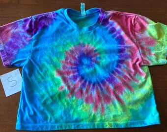 Women's tie dye crop top - rainbow swirl
