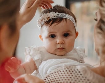 Baptism baby girl headband, flower baby girl headband, newborn beby wreath, pink and white baby girl headband, flower crown for baby girl.