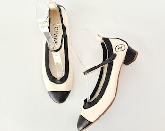 CHANEL vintage des années 2000 Mary Jane Block Heels Cuir noir ivoire Cap Toe CC (EU 37,5 C)
