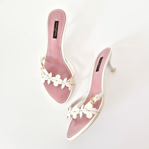 LOUIS VUITTON Vintage 2000s White Monogram Flower Leather Kitten Heels Sandals (EU 36.5)