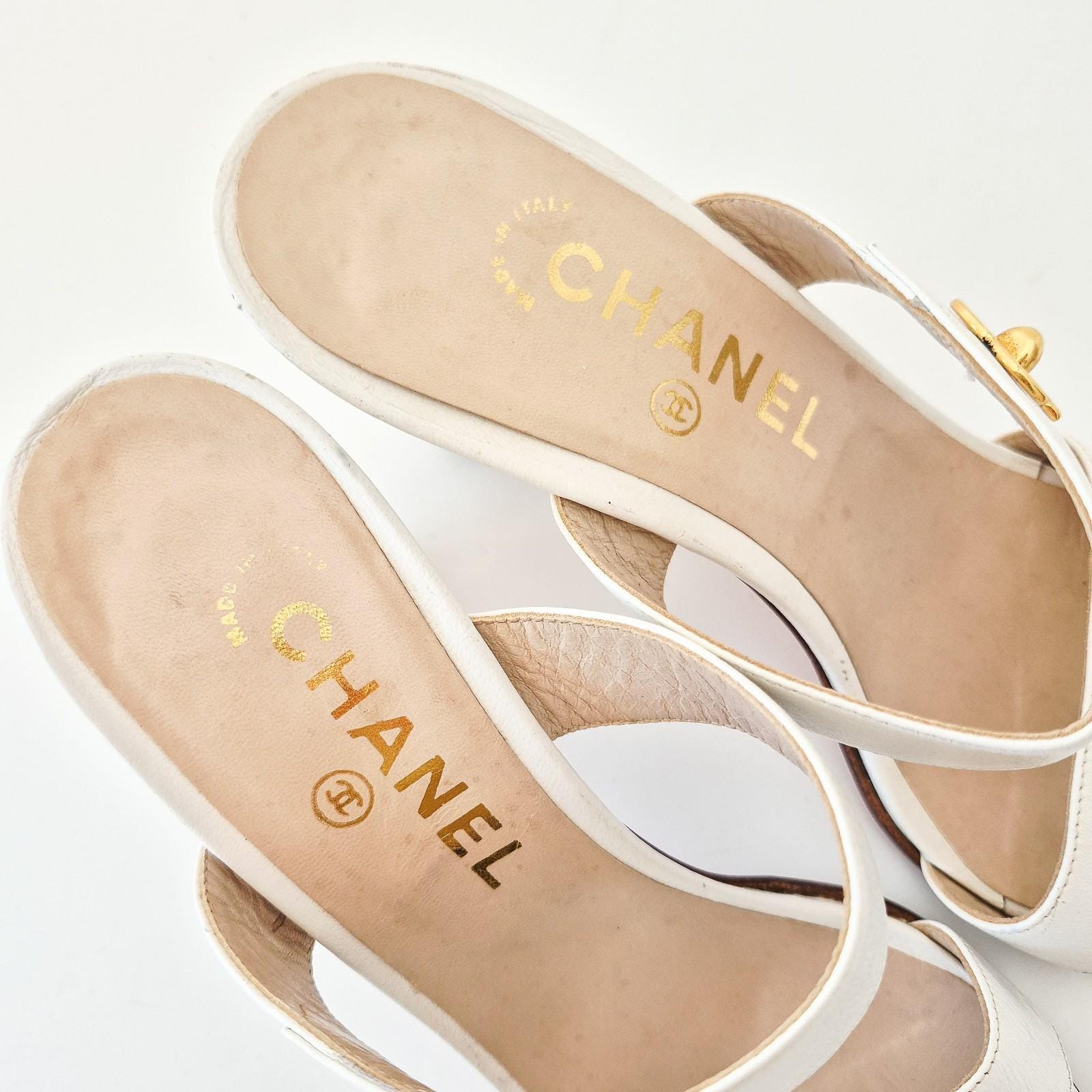 CHANEL ミュール　ヴィンテージ　 15000円 Chanel Vintage 1990s CC Turnlock Mule Sandal Heels White Leather