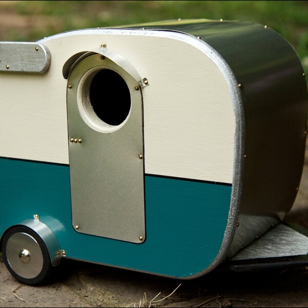 Vintage Camper Birdhouse