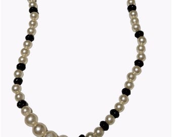 Vintage Elegant Faux Pearl Necklace Black Beads Classic Minimalist Fashion Women