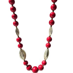 Vintage Elegant Red Bead Necklace Gold Tone Decorative Ovals Fashion Jewelry