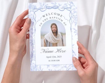 Plantilla de Canva para programa de bautismo con flores azules