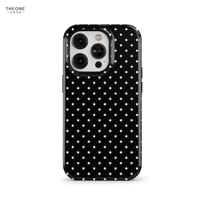 Puede incluir: Funda de teléfono negra con un diseño de lunares blancos. La funda tiene un acabado brillante y un borde negro. El texto "THE ONE -CASE-" está en la esquina superior izquierda.