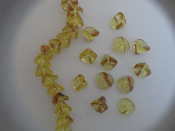 Amethyst//White Vitrail 25 5 x 8 mm Trumpet Flower Beads