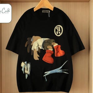 Camiseta con estampado de dibujos animados coloridos / Camisa holgada de calle / Camiseta de verano moderna para hombre / Camiseta de manga corta de estilo urbano