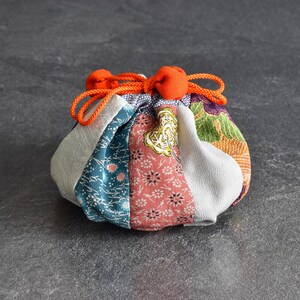 Vintage Japanese Kinchaku Pouch: Embroidered Kimono Fabric Drawstring Bag