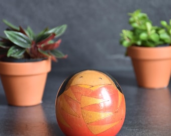 Kokeshi creativa di Yamagishi Masayoshi / Piccole bambole Kokeshi vintage giapponesi / Sosaku Kokeshi a forma di uovo