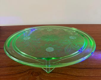Vintage Jeanette Glass Company Sunflower Green Uranium Glass Raised Cake Plate,1930’s,USA