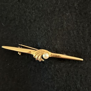 Vintage Pearl and Gold-Tone Brooch