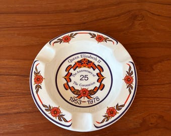 Zabytkowa ceramiczna popielniczka Adams Ironstone z okazji 25. rocznicy koronacji królowej Elżbiety II, 1978, Anglia – podpisana