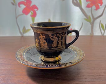 Taza y platillo de porcelana griega vintage azul cobalto (aparentemente negro), década de 1960, Grecia - Firmado
