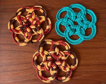 Juego de 3 agarraderas de ganchillo vintage hechas a mano, década de 1970, Canadá