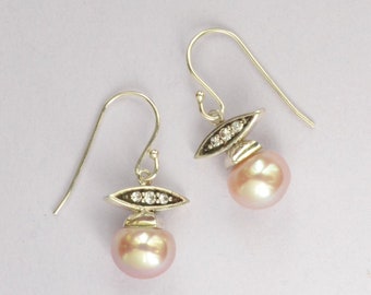 Bridal Pearl Earrings, pearl drop earrings, bridesmaid gifts, Etsy bride, pink pearl kiss earrings, June birthstone, Mother's day gift,