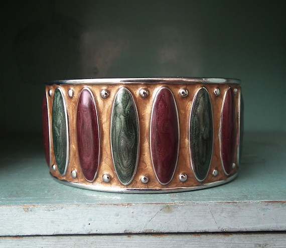 Vintage enamelled metal cuff bracelet - green maroon copper tone enamelled metal - spring hinge 1980s 1990s bangle - women's accessories