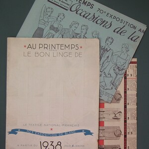 K&ouml;nnte beinhalten: Eine Vintage-Anzeige f&uuml;r eine 70-j&auml;hrige Jubil&auml;umsausstellung von wei&szlig;en Leinen im Kaufhaus Au Printemps in Paris, Frankreich. Die Anzeige zeigt einen roten Stern, den Text "Le Bon Linge De" und das Datum "1938".