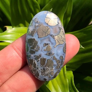 Versilberter Markasit Cabochon – Natürlicher Glanz für einzigartige Schmuckfassungen