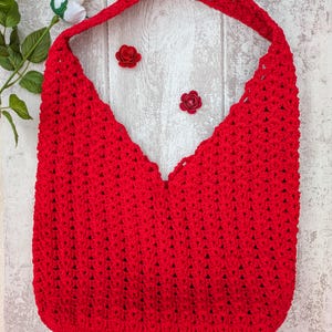 Handgemachte rote Häkeltasche, handwerklicher und Boho-Trend, einzigartige Häkeltasche
